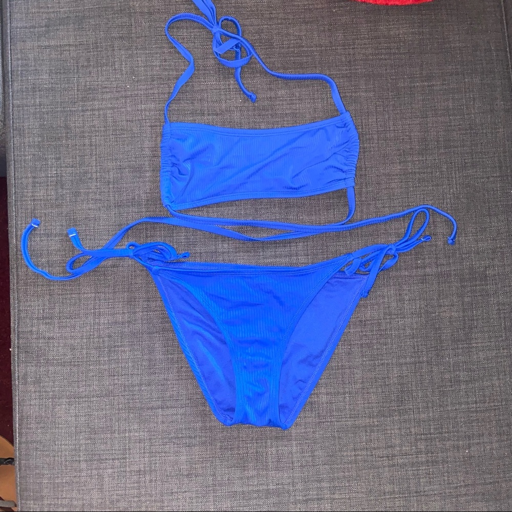 Blue bikini - Picture 6 of 8